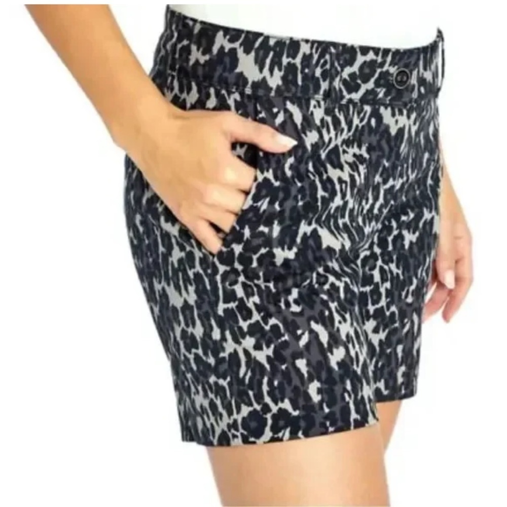 Isaac Mizrahi New York Distressed Leopard Tailored 5" Inseam Short Size 4 NEW